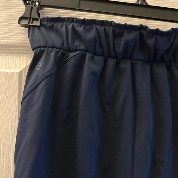 Lululemon Keep It Moving Pant, size 4, Like new - Picture 4 of 5